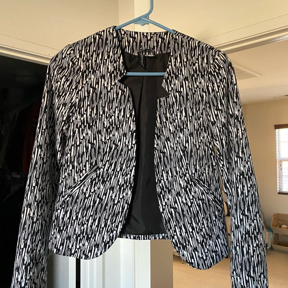 Women’s black and white blazer